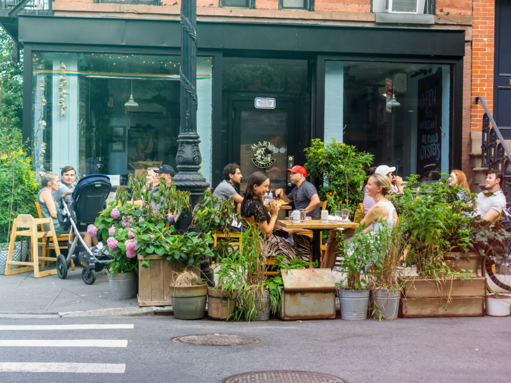 New Yorkers eating outdoors at a restaurant.